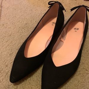 H&M - pointed toe flats w bow